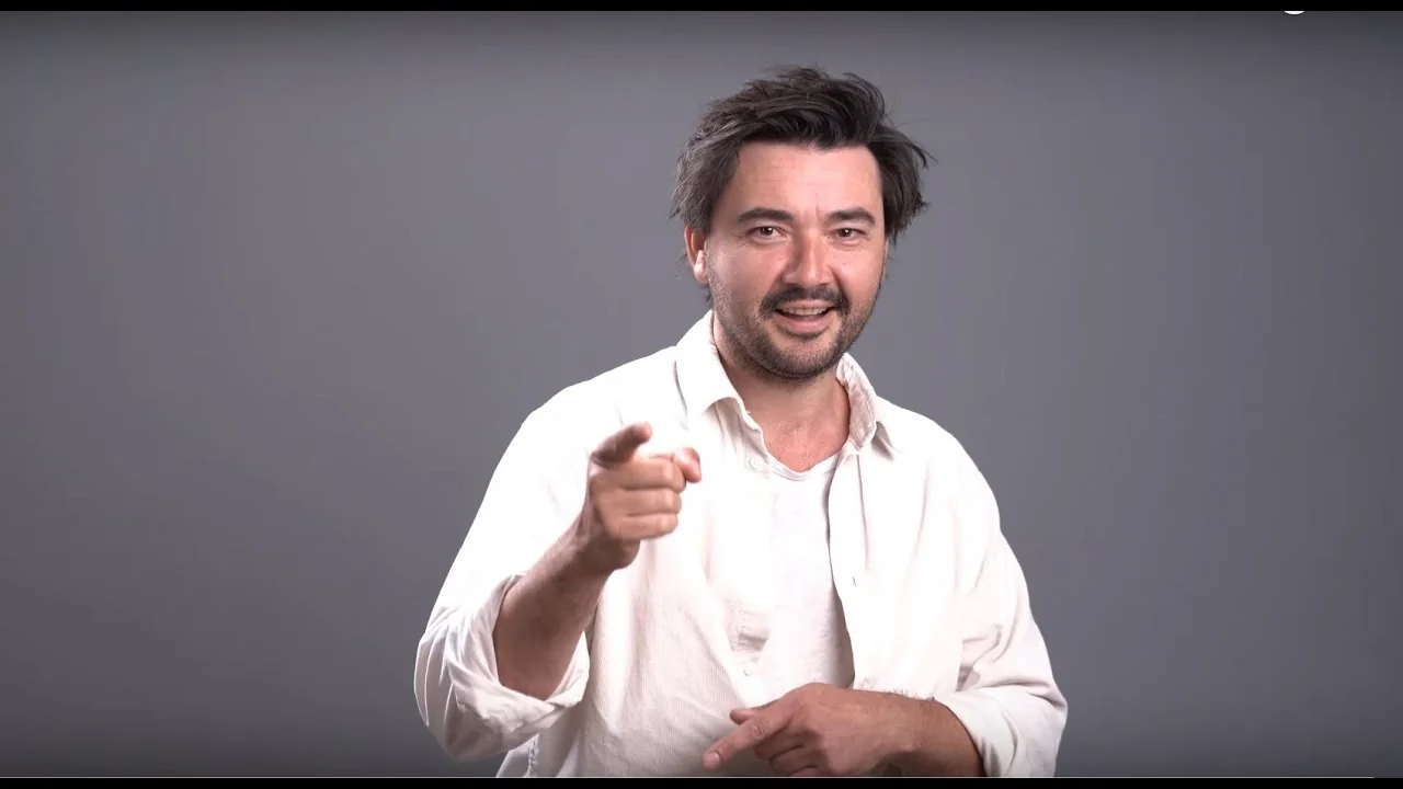 Bogdan Fanariu — regizor, actor premiat și creator al metodei ACT YOU, trainerul cursului de actorie pentru copii